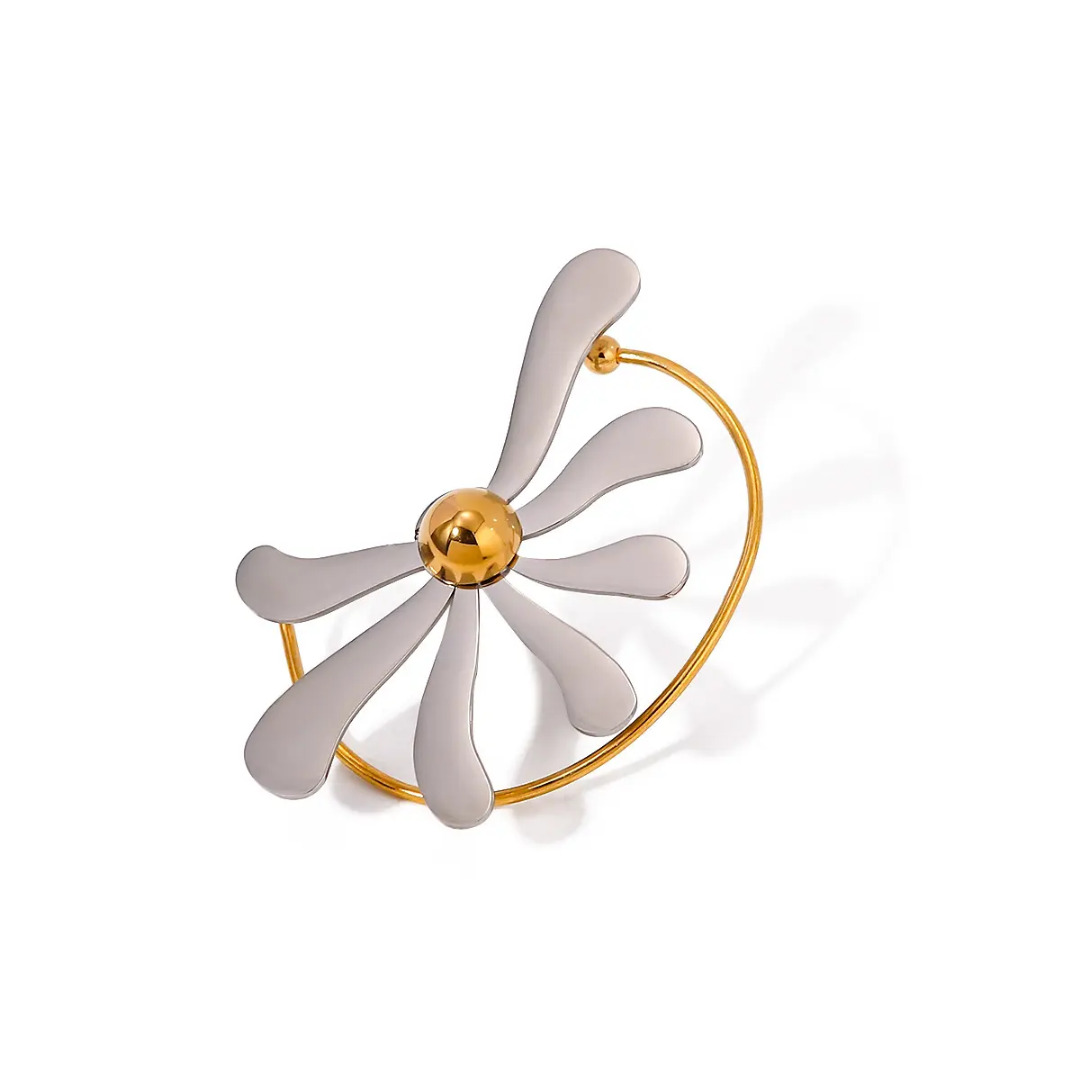 Daisy ear cuff