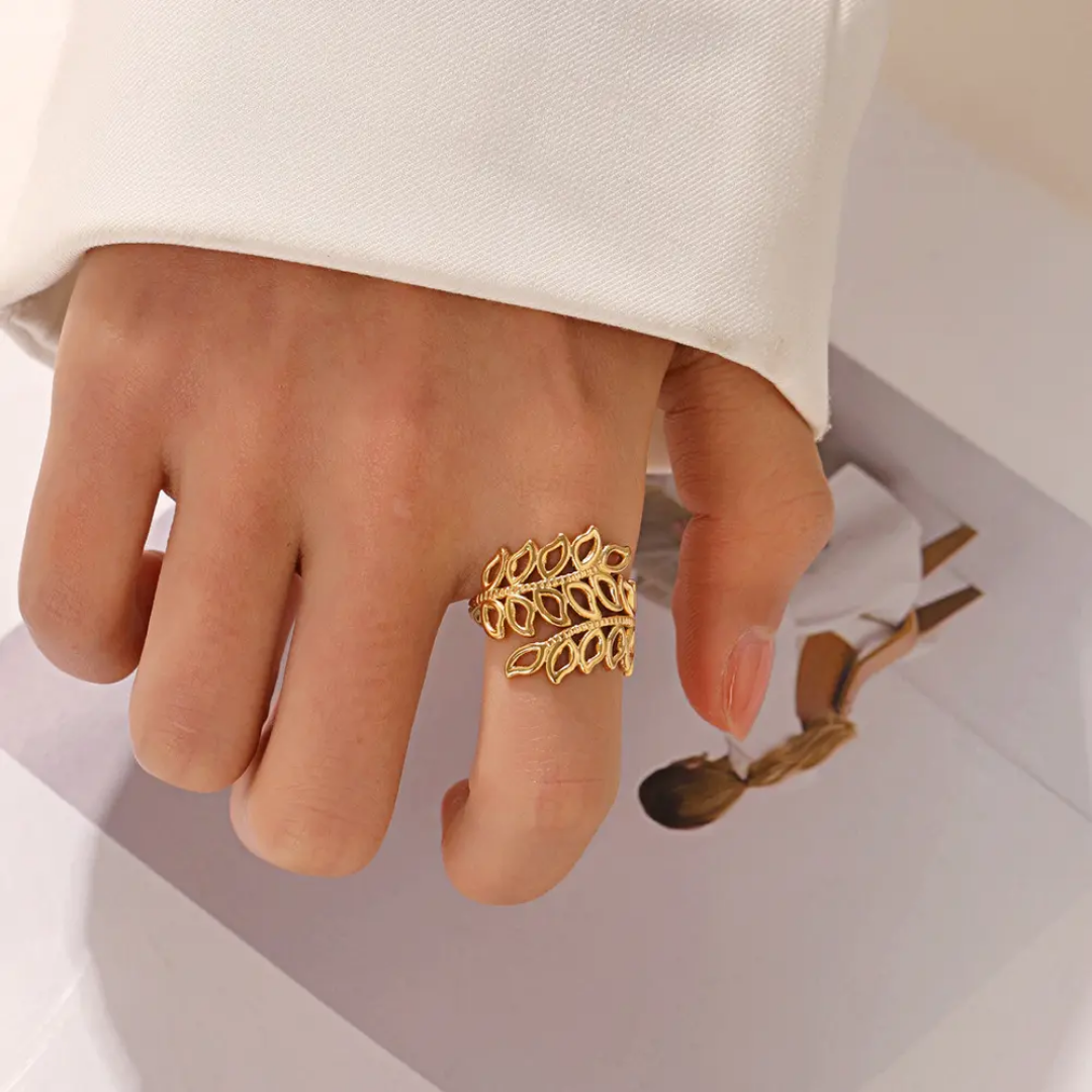 Denise leaf ring