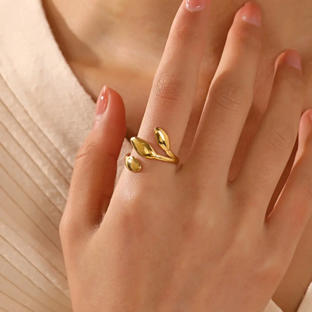 Kiera tulips adjustable ring