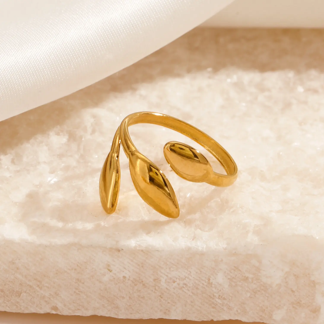 Kiera tulips adjustable ring