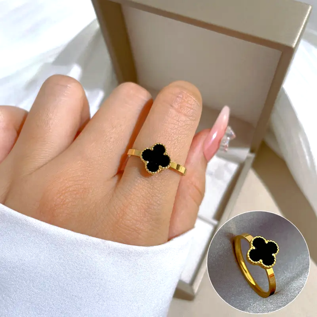Black clover leaf ring