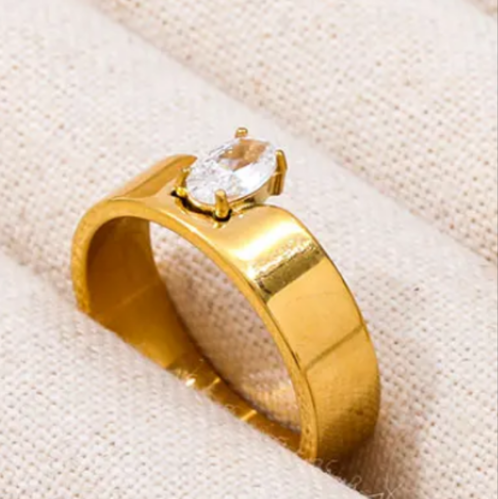 Martina solitaire ring