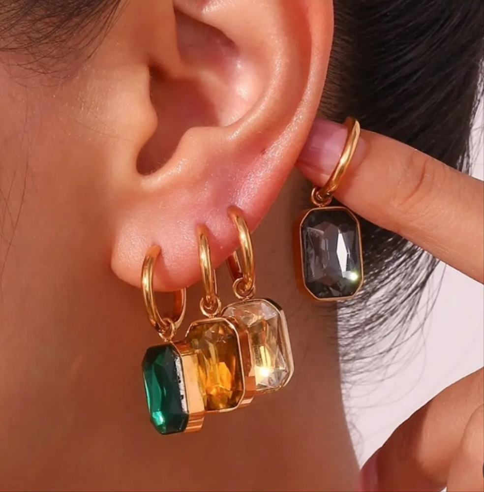 Amona vintage crystal earrings