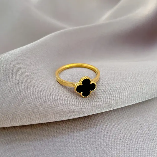 Black clover leaf ring