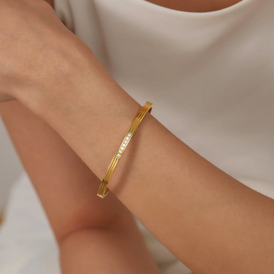 Luminous zircon bangle