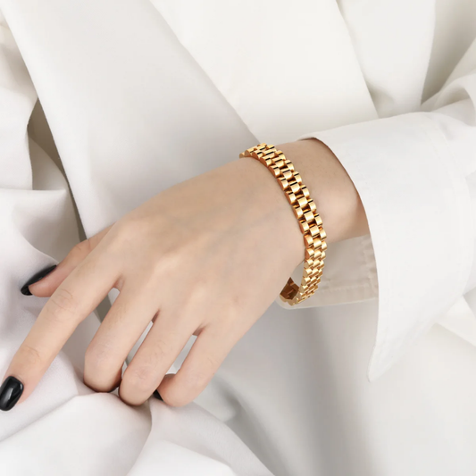 Model wearing a 18k gold-plated stainless steel watch strap bracelet. 
