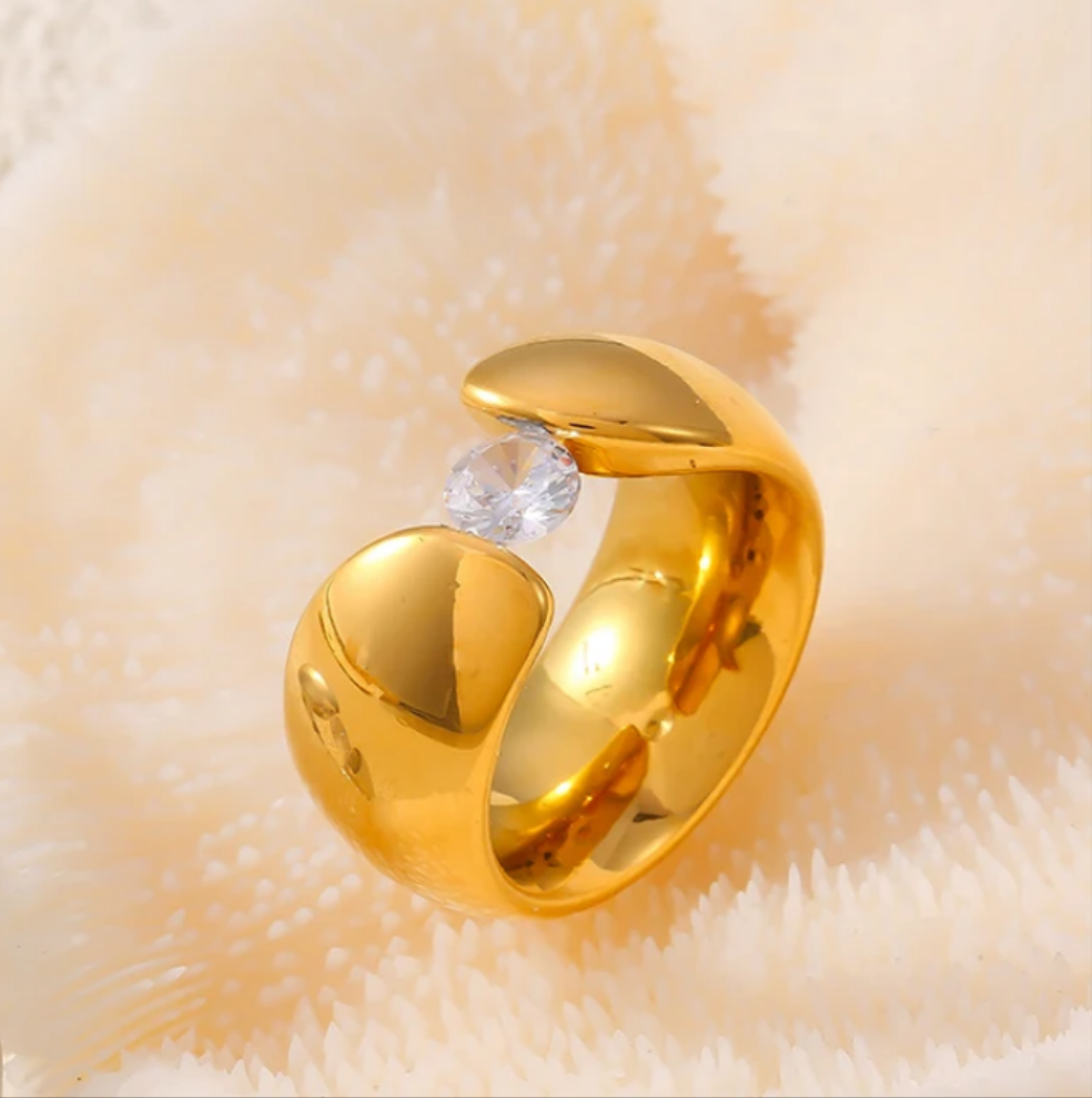 Chiara solitaire ring