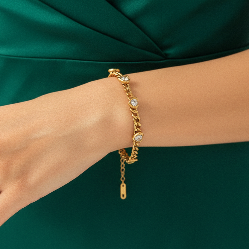 18k Gold-plated cuban chain bracelet with zirconia on a model's wrist
